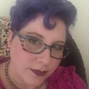 Meet your Posher, Larissa